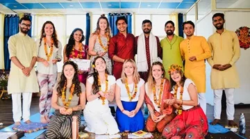 300 Ore Formazione Per Insegnanti Yoga In Italia