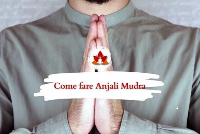 Come fare Anjali Mudra or Namaste Mudra e i suoi benefici.